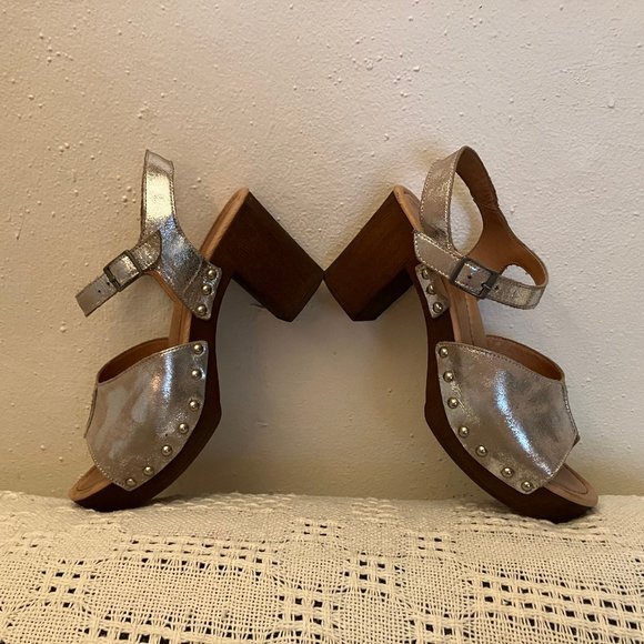 Ten Points Silver Open Toed Sandal Soft Sole Clogs - Picture 5 of 13